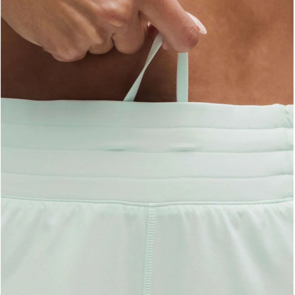 Lululemon | Hotty Hot High-Rise Lined Short 4" | Mint Breeze | Size 12 - Picture 5 of 10